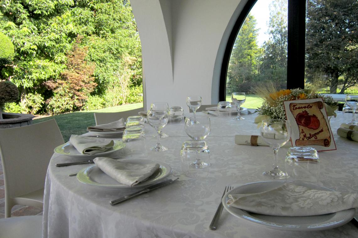 , Portico Esterno, Location